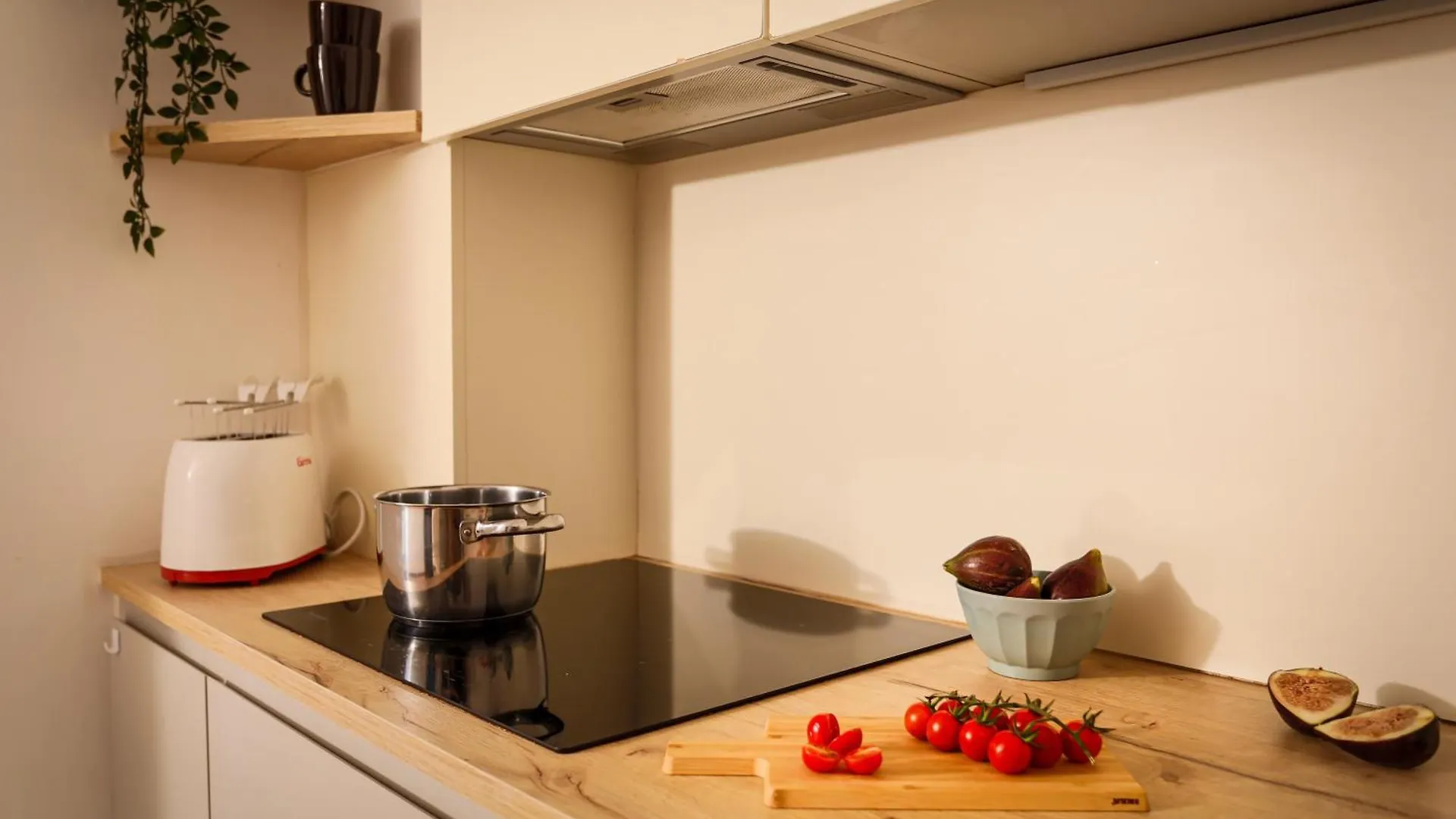 The Best Rent - Colorful Apartment In Central Station Milan Italy